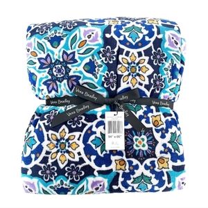 NWT Vera Bradley Lisbon Medallion Cool Oversized Plush Throw Blanket